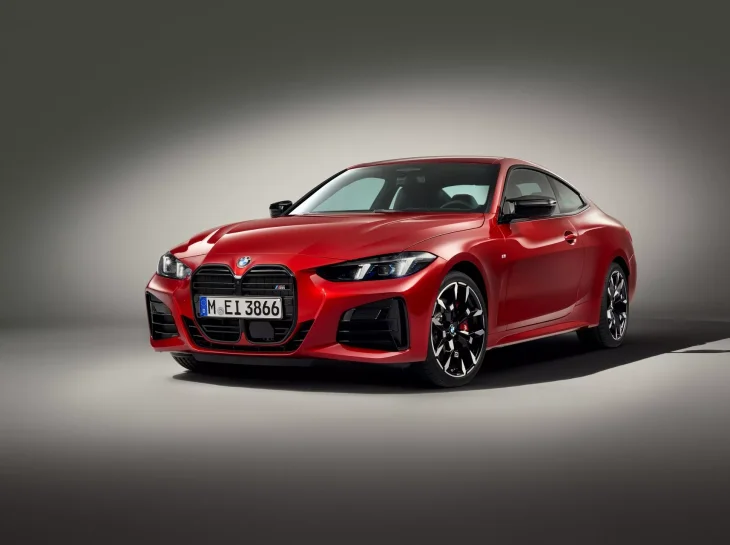 BMW Série 4 ganha mudança visual e 530 cv