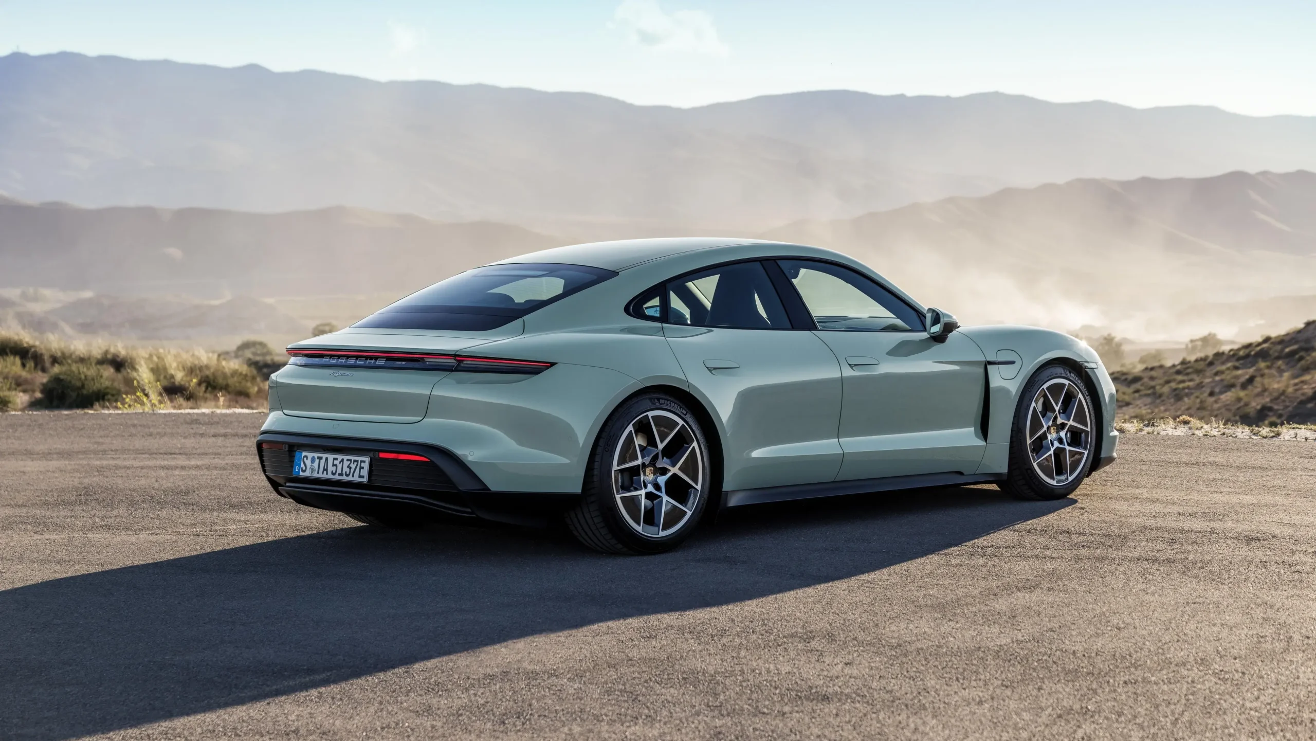 Porsche Taycan estreia com visual atualizado e versão de quase 1 000 cv Porsche Taycan estreia com visual atualizado e versão de quase 1 000 cv