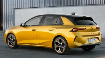 Opel Astra 2022 Traseira