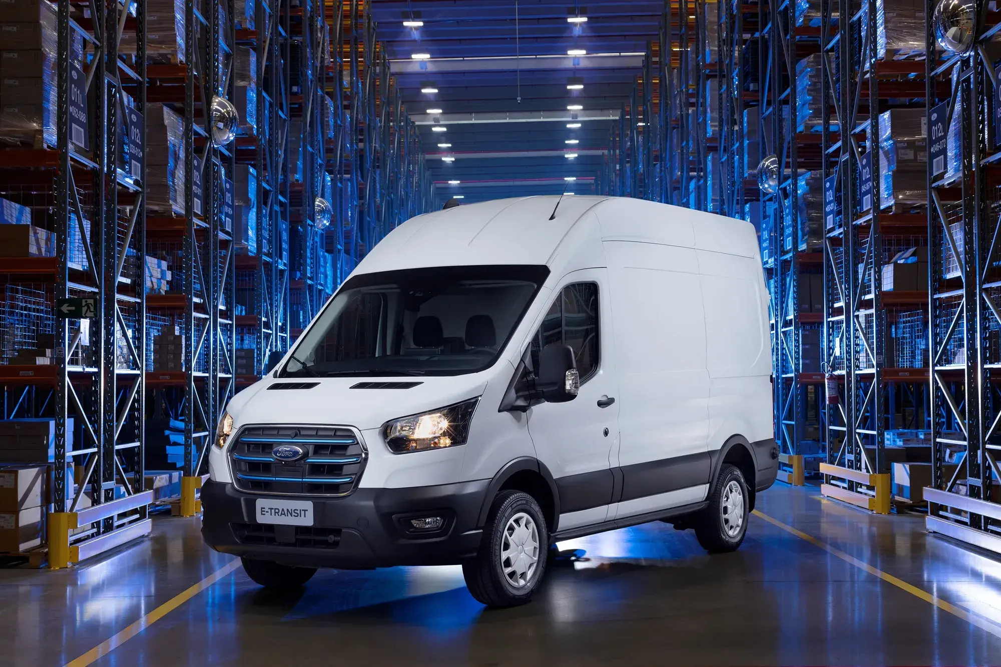 Ford Pro E-Transit Furgão L2h3 1