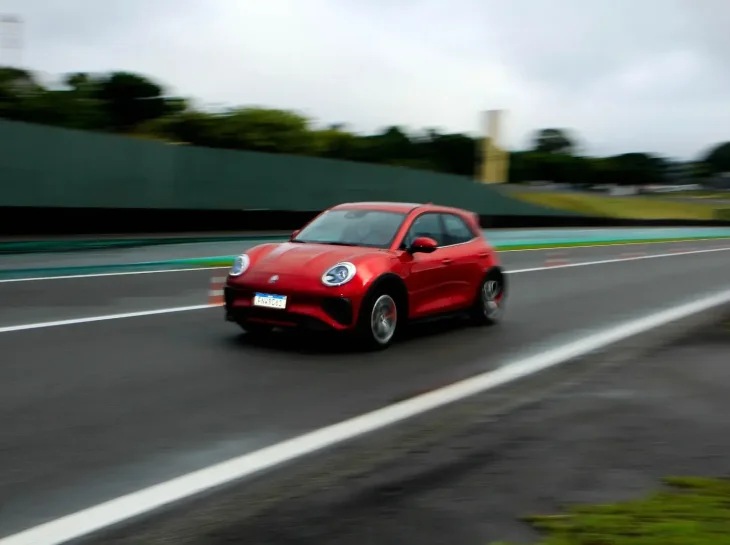 Já dá para viajar de carro elétrico pelo Brasil?