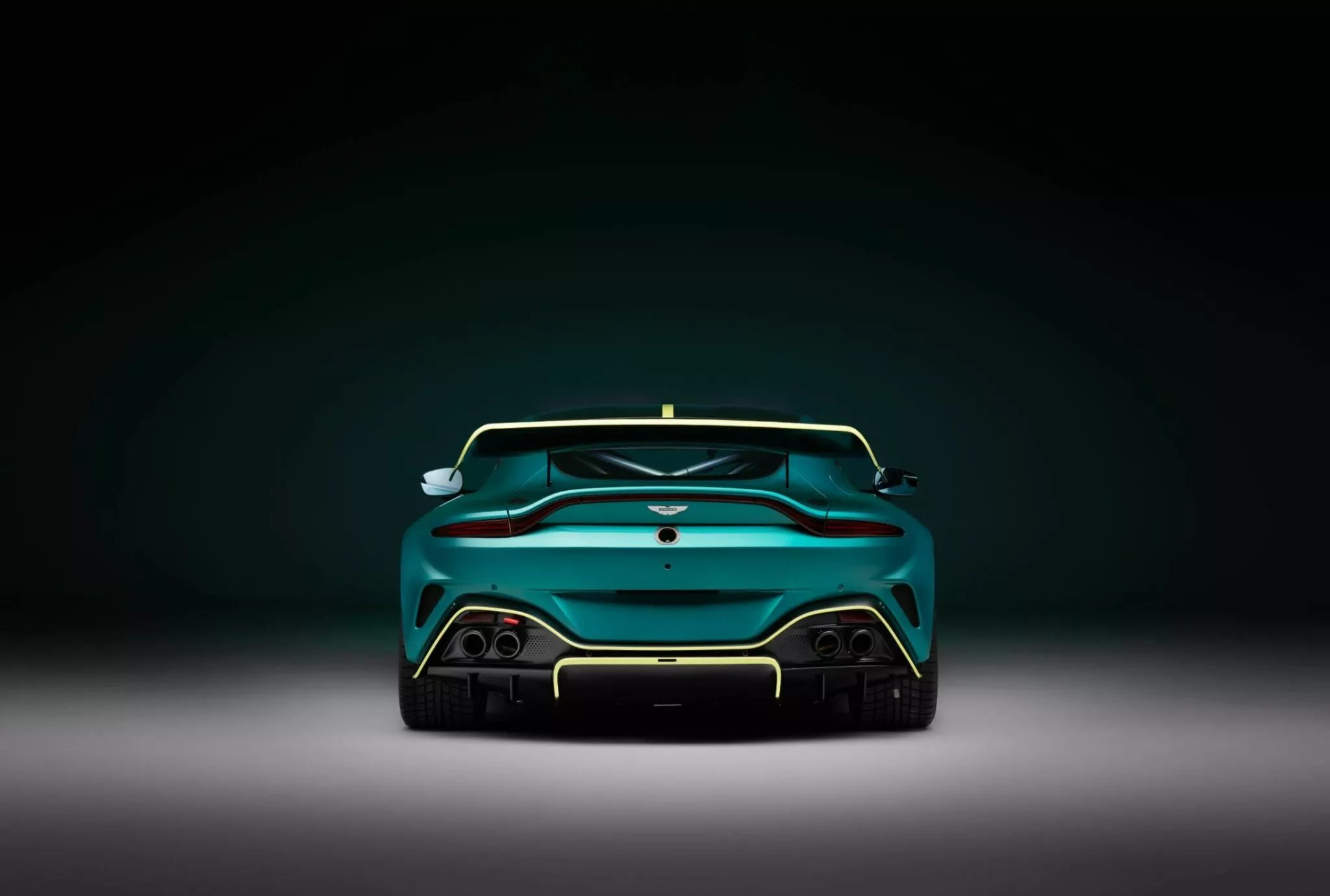 Aston Martin Vantage Gt4 4