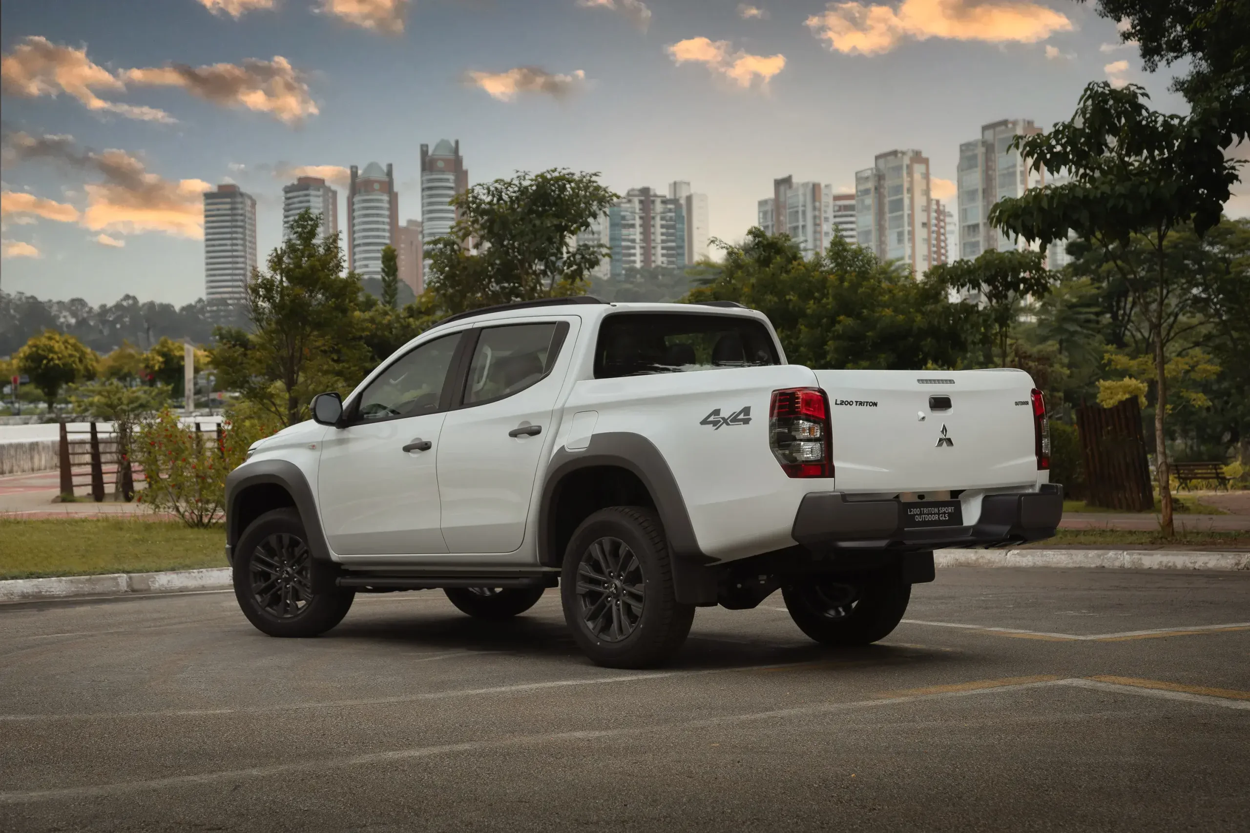 Mitsubishi L200 Triton Sport Outdoor Gls (2)