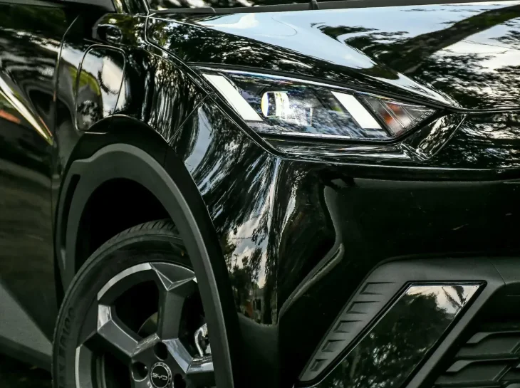 Carro mais vendido no varejo em 2026 é elétrico