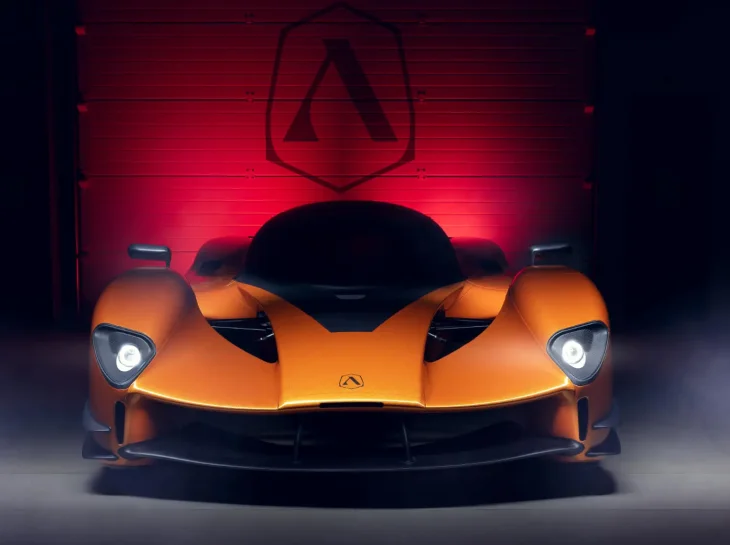 Português voador? Conheça o Adamastor Fúria!