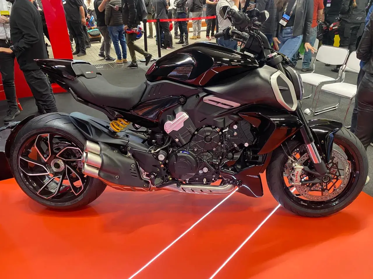 Ducati Diavel V4 é lançada no Brasil e preço chama a atenção