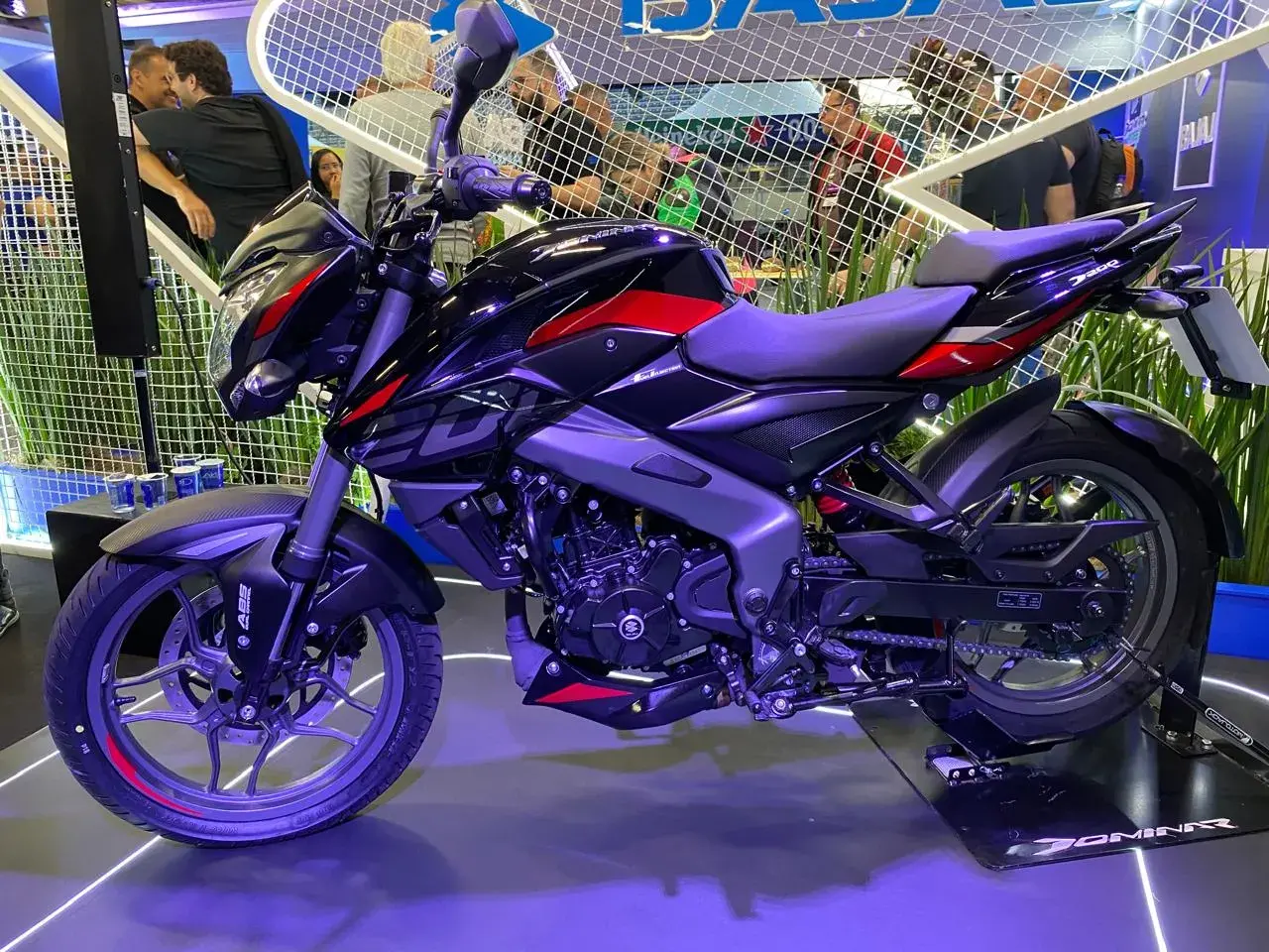 Bajaj Dominar (2)