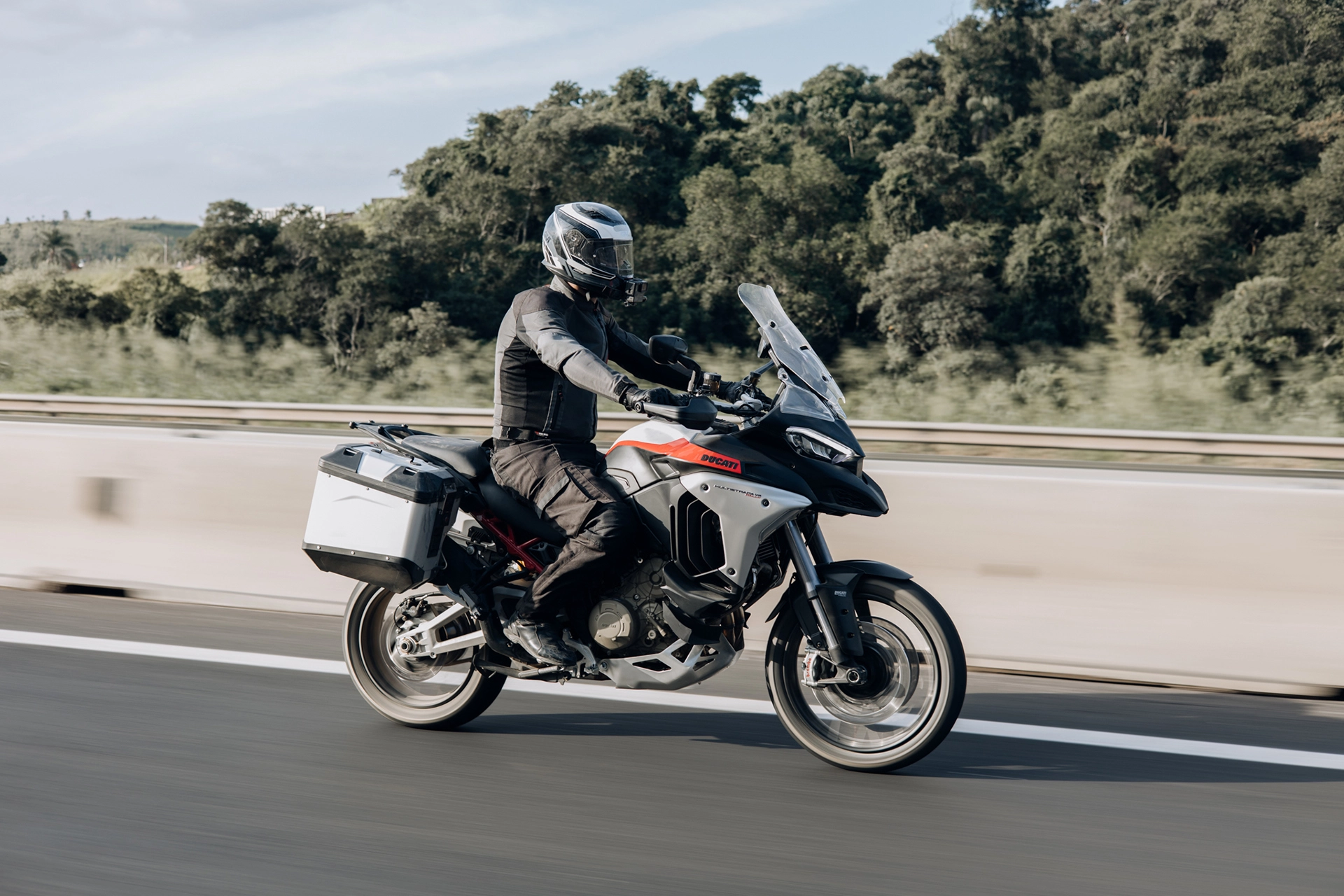 Posicao Pilotagem Ducati Multistrada V4 Rally Foto Matheus Triaquim