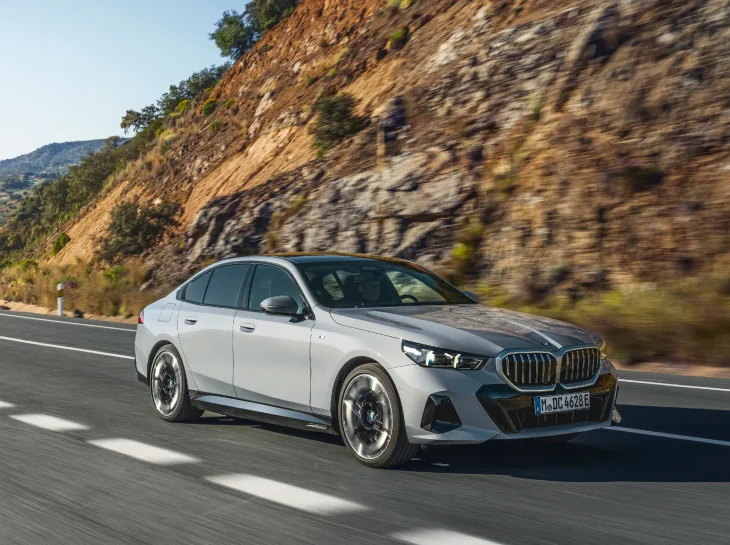 Novo BMW 530e é apresentado no Brasil