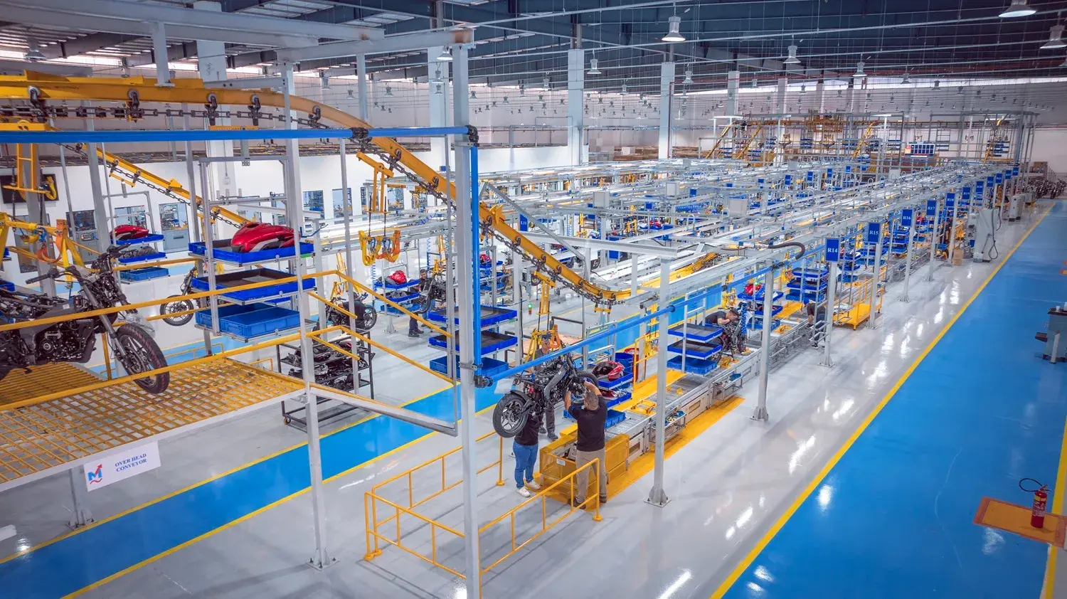A fábrica da Bajaj em Manaus (AM) opera em sistema CKD: motos chegam desmontadas e fazem todo o processo de montagem lá