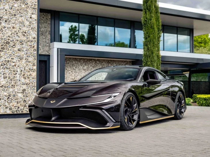 Hipercarro de 1.063 cv tem acabamentos em ouro