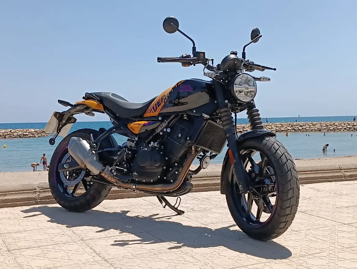 Royal Enfield Guerrilla 450 Frente (4)