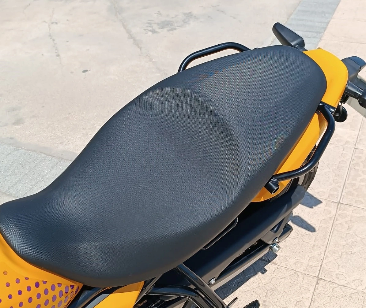 Royal Enfield Guerrilha 450 Banco (1)