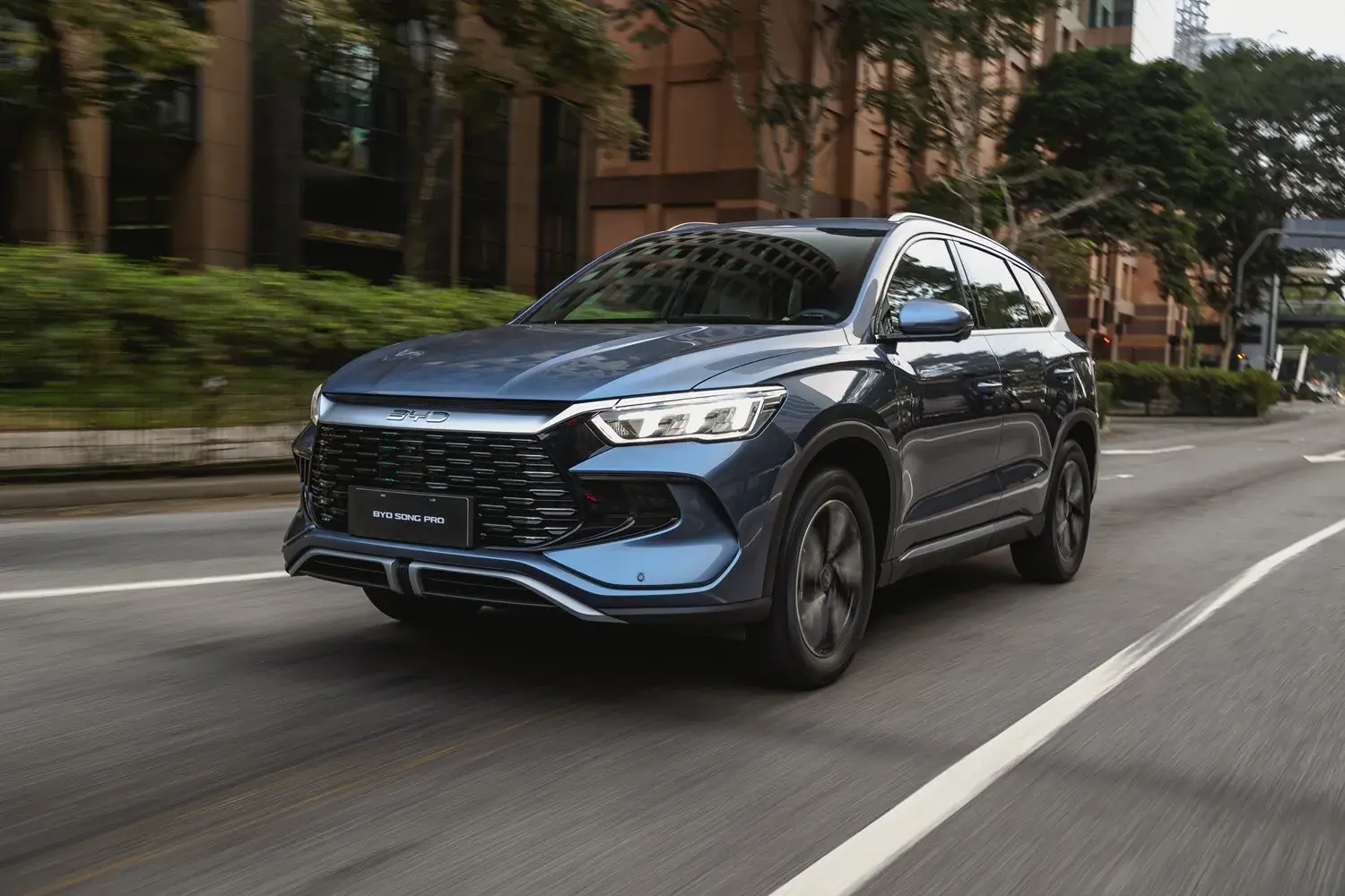 BYD Song Pro será fabricado no Brasil e terá motor a combustão flex trabalhando ao lado de um propulsor elétrico