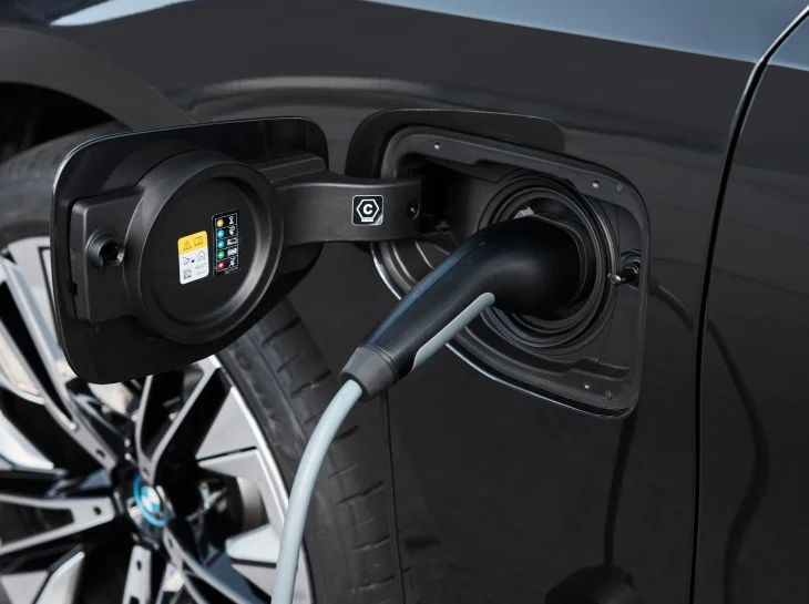 BMW ampliará rede de carregamento para elétricos