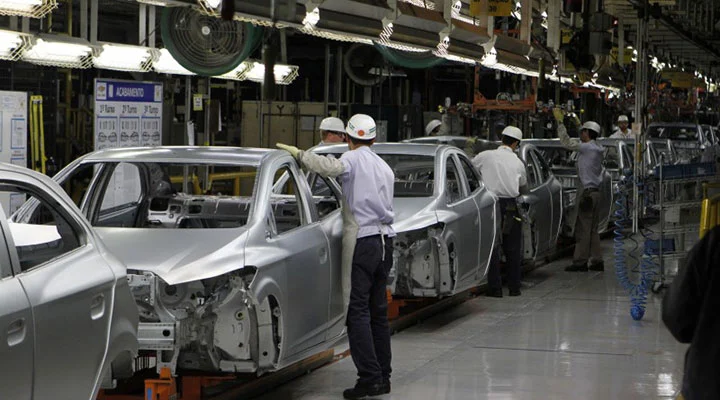 Longarina Ou Monobloco Onix Plus é Moderno