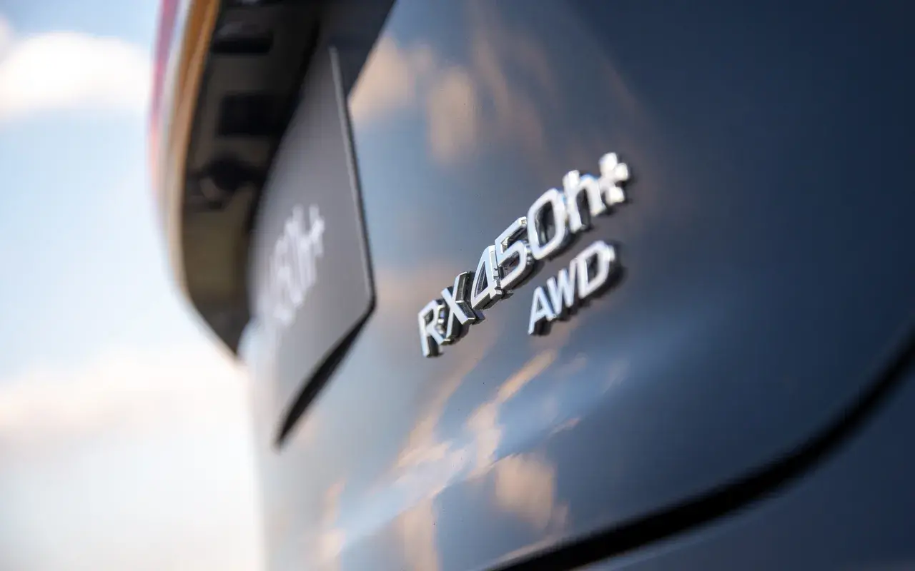 Lexus Rx 450h+ (9)