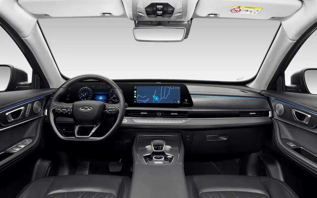 Caoa Chery Tiggo 8 Pro tem interior bem acabado e equipado