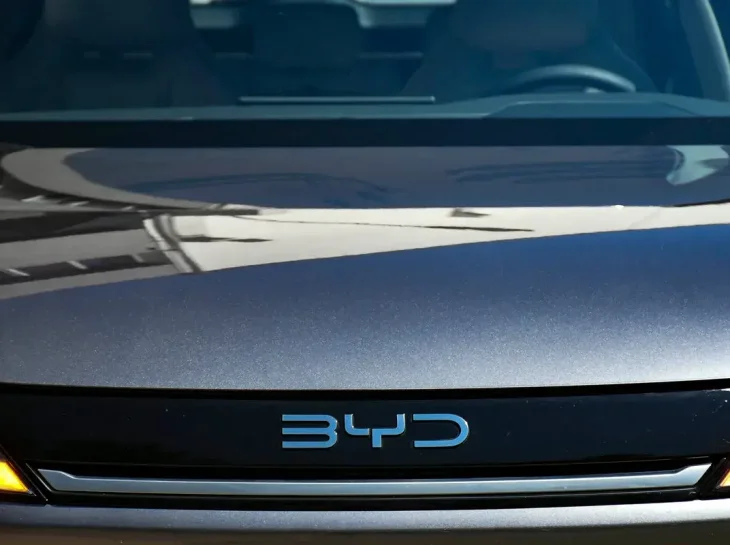 BYD mostra bateria que carrega em 9 minutos