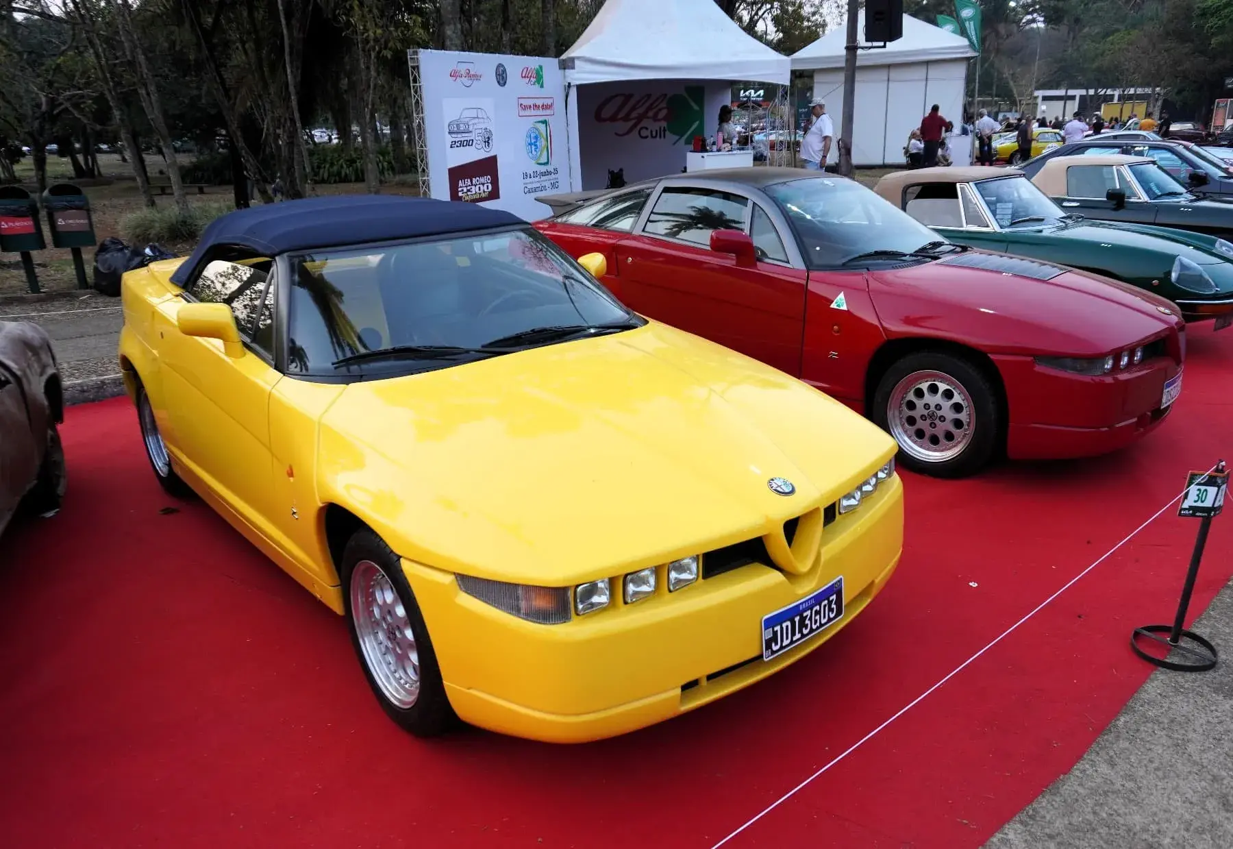 Alfa Romeo Rz (e Sz Em 2º Plano)