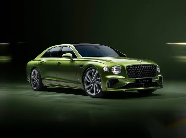 Bentley lança novo sedã de luxo híbrido com 782 cv