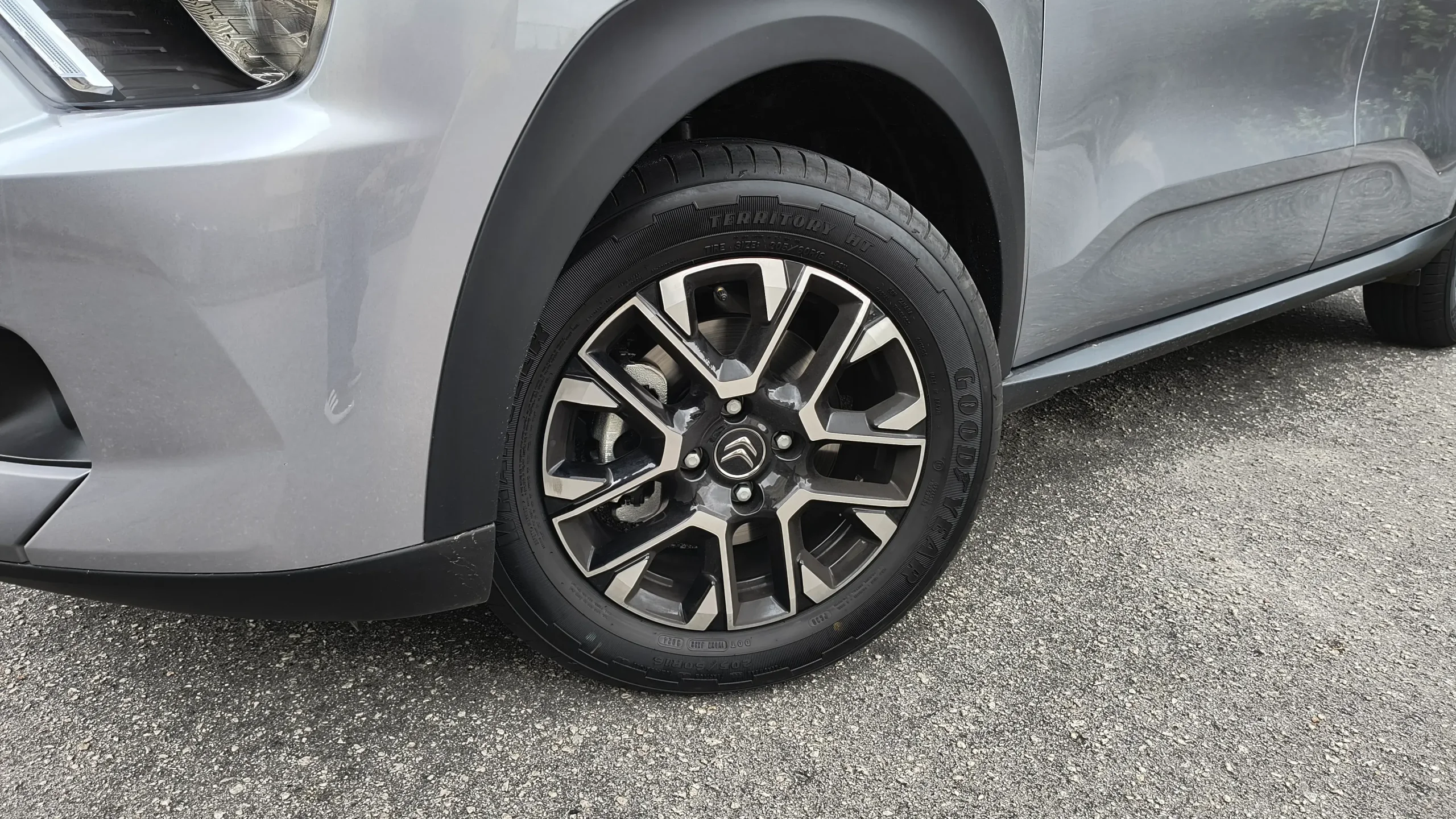 Citroën Basalt Shine Frente Rodas