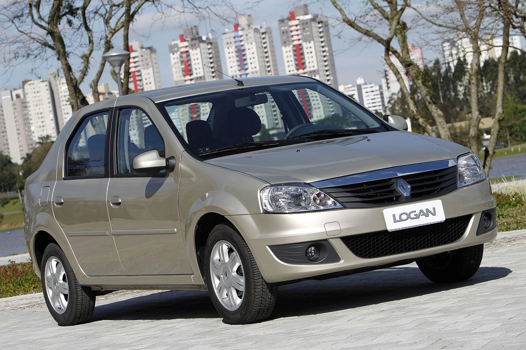 Renault Logan 2013