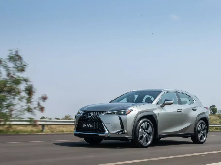 Lexus UX 300h chega para ocupar lugar do UX 250h