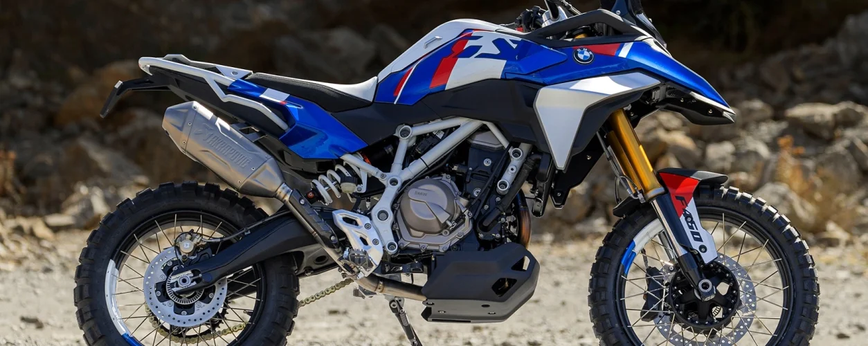 BMW entrara no segmento das motos de 400 500 cm
