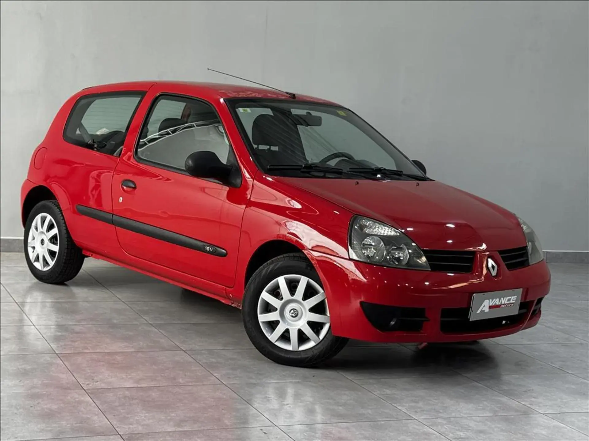 Carros indestrutíveis por menos de R$ 25 mil: Renault Clio