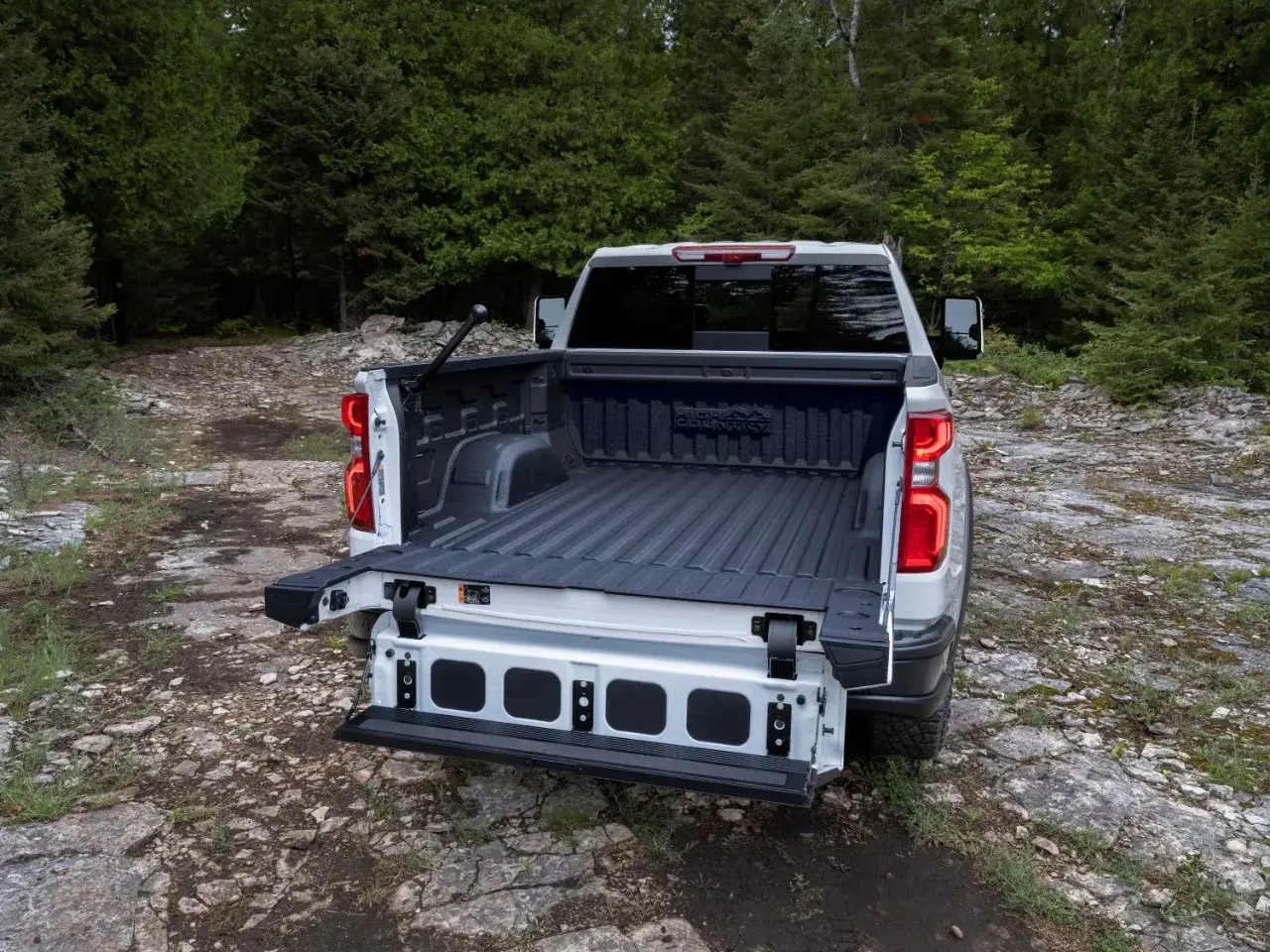 2025 Chevrolet Silverado Tailgate 2