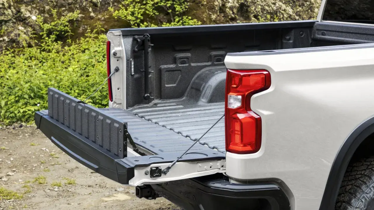 2025 Chevrolet Silverado Tailgate 7