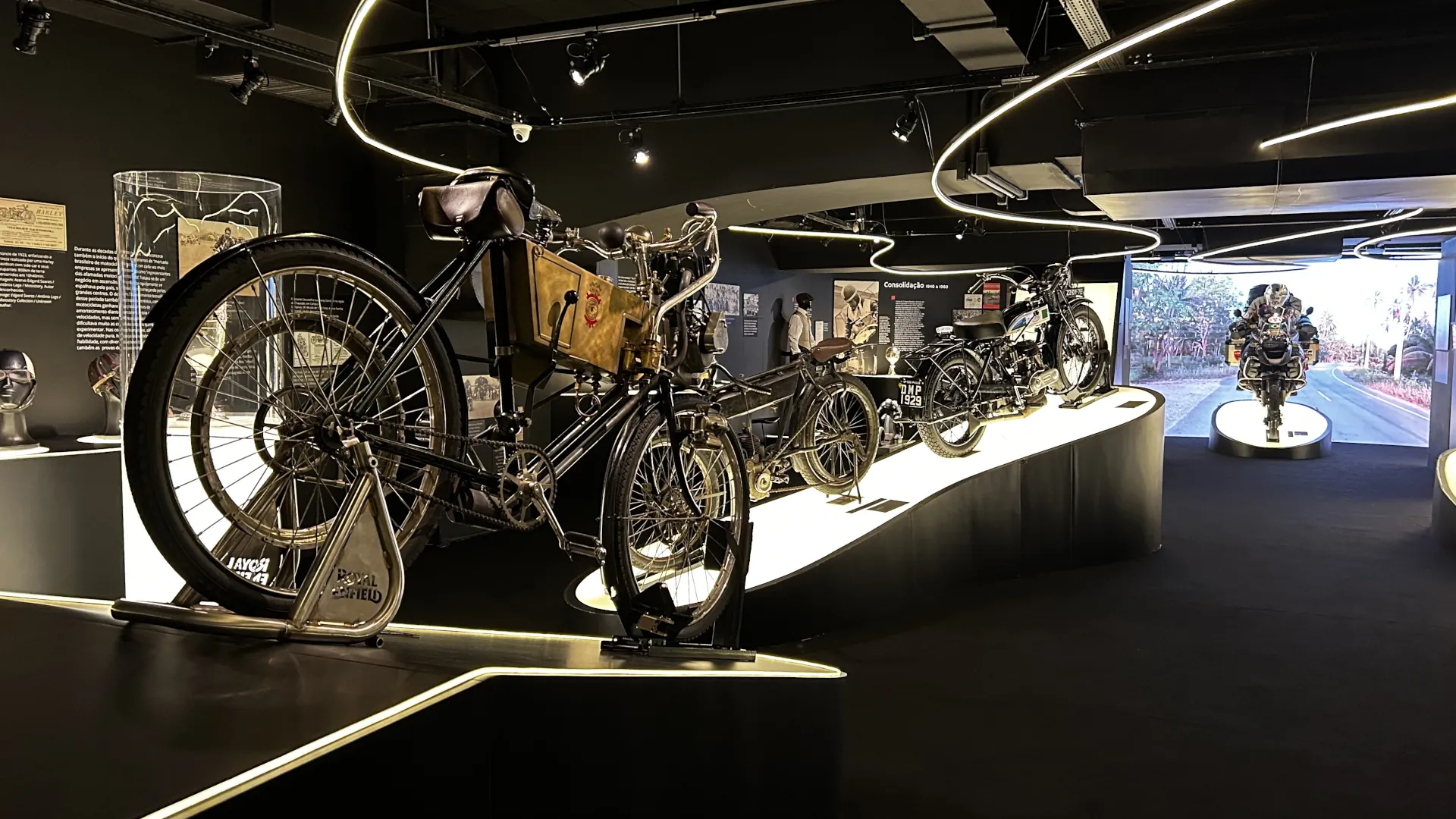 Exposicao Duas Rodas Uma Nacao Farol Santander Wm1 Royal Enfield 1901