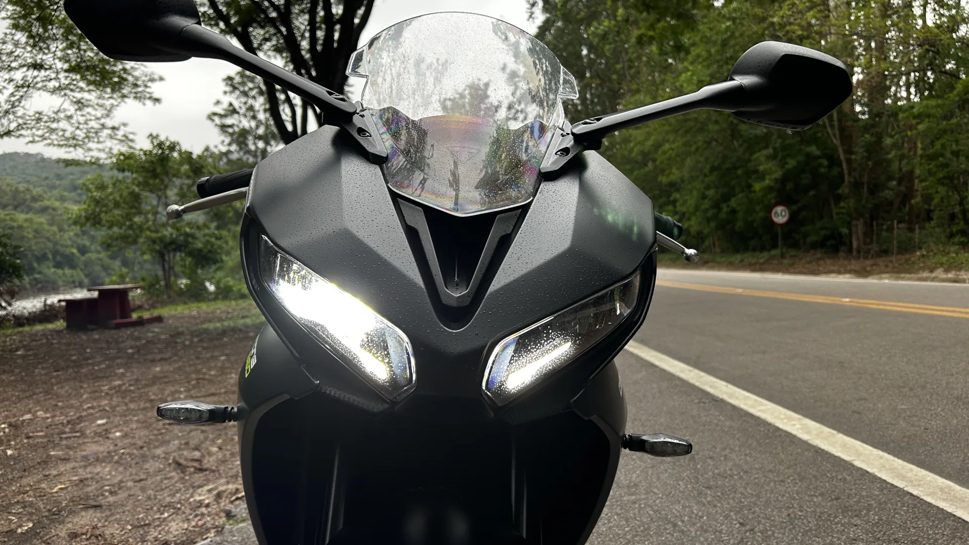 Triumph Daytona 660 Farol Wm1