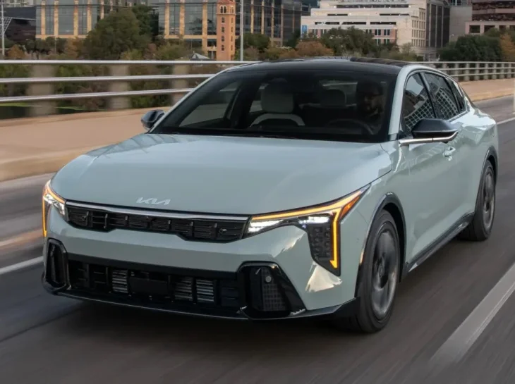 Mais Kia no Brasil: sedã K4 também está confirmado