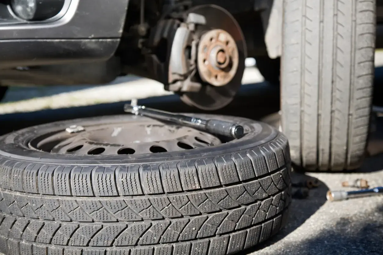 5 riscos de andar com pneus mal conservados