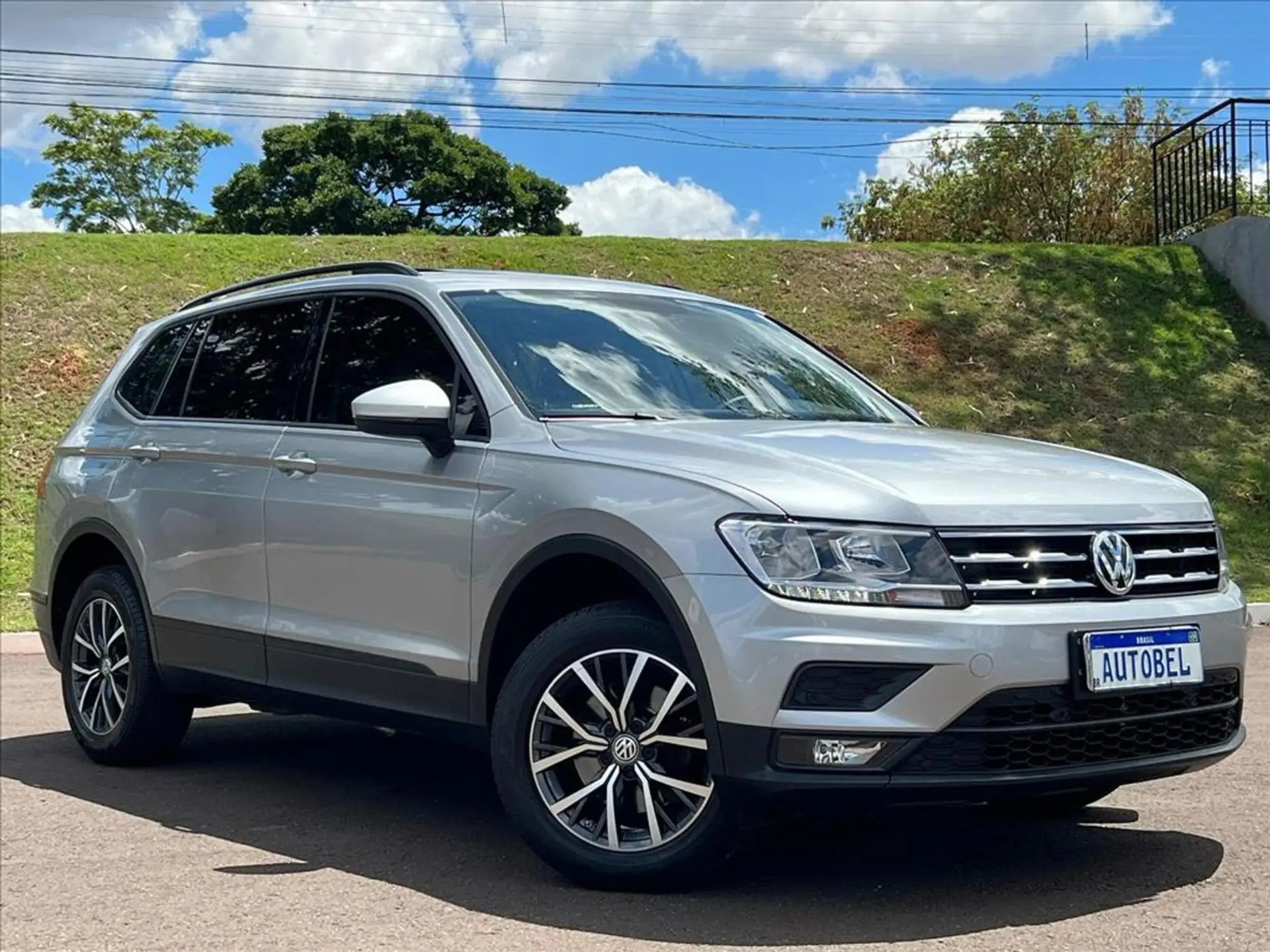 Volkswagen Tiguan 02 (1) (1)