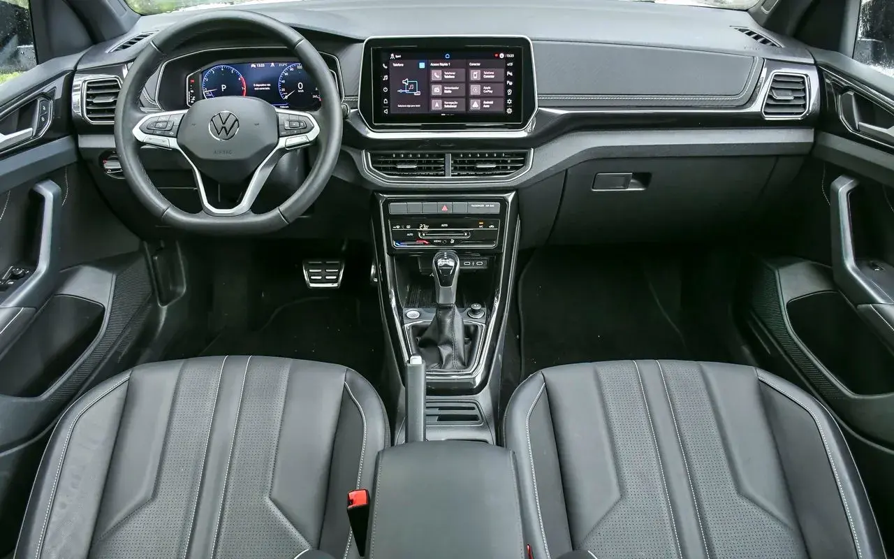  O Volkswagen T-Cross Highline 2026 tem bons equipamentos de série e pode ser recheado com mais opcionais - como o pacote ADAS