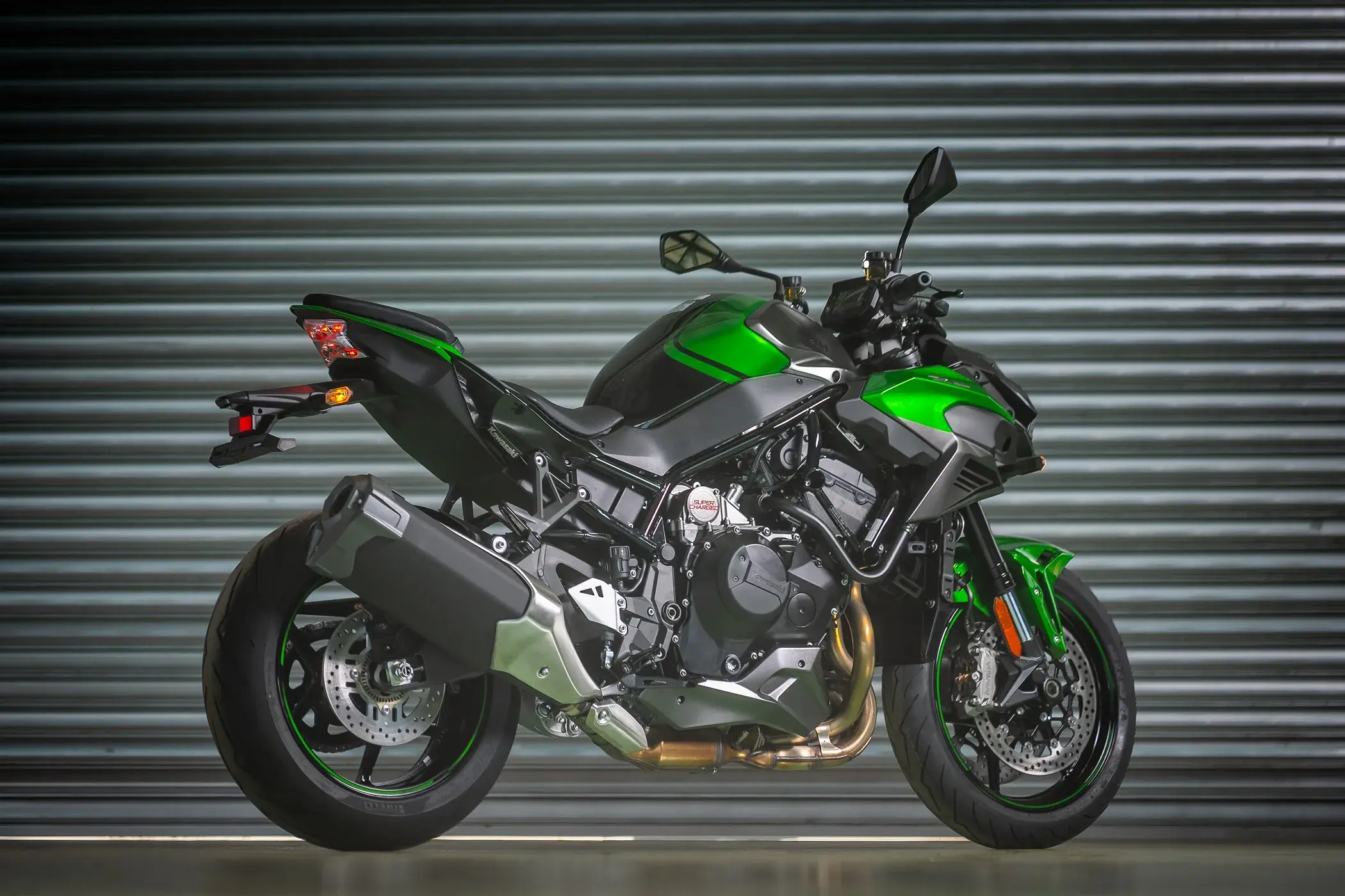 Kawasaki lança duas super máquinas no Brasil que impressionam pelo