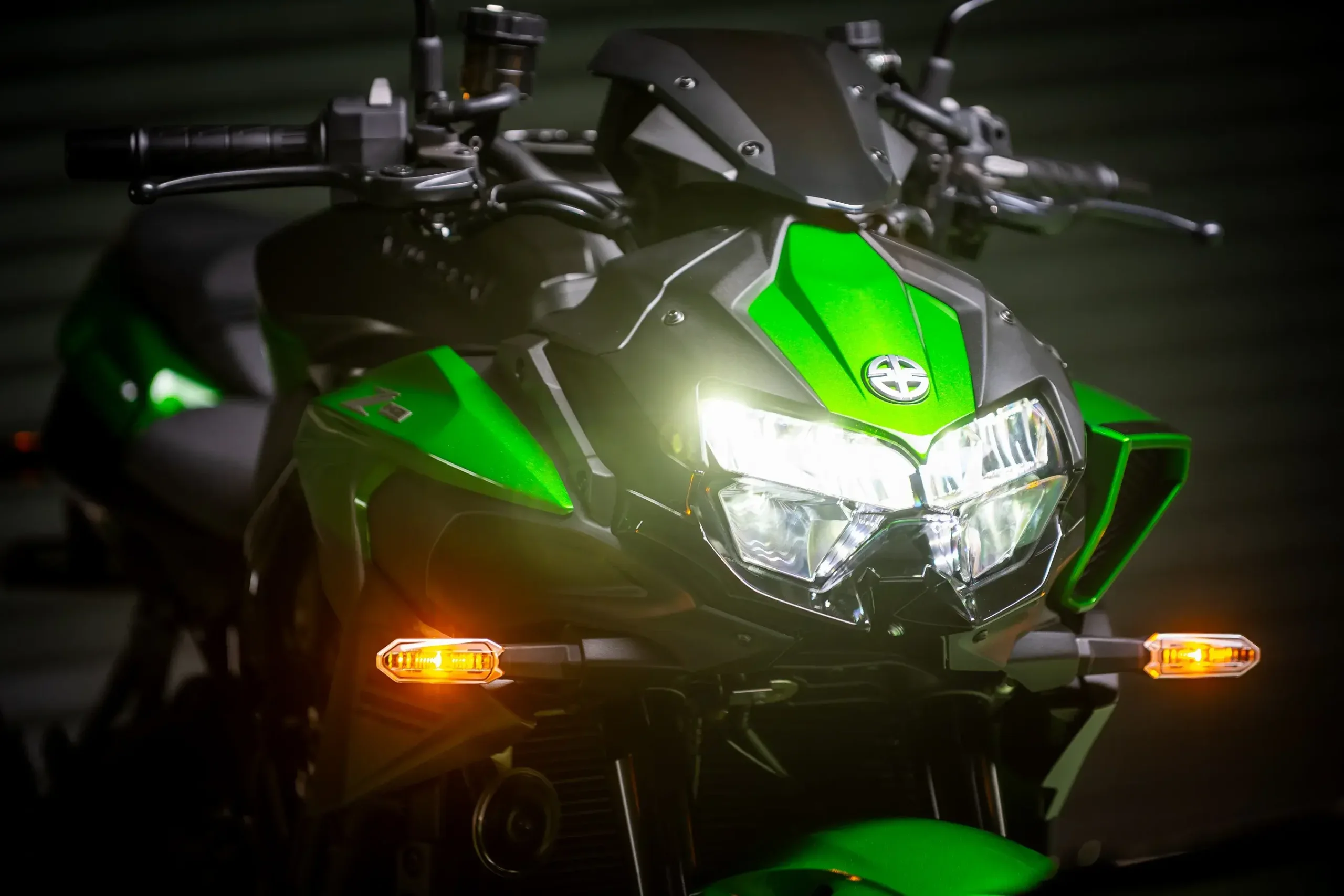 Monstra! Como é pilotar a Kawasaki Z H2, que tem 200 cv de potência