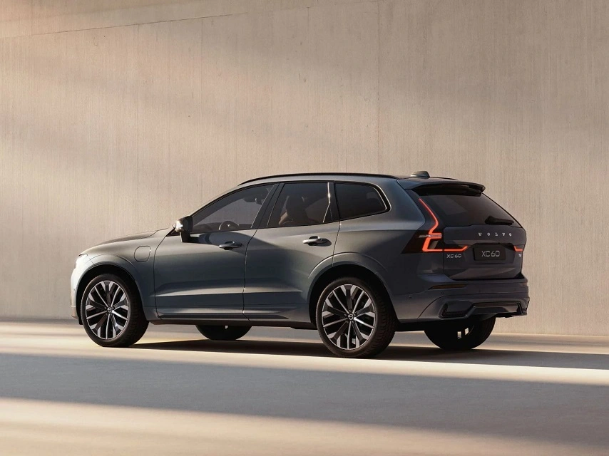 Volvo Xc60 T8 2026 Cinza Traseira Parado 1707x1280