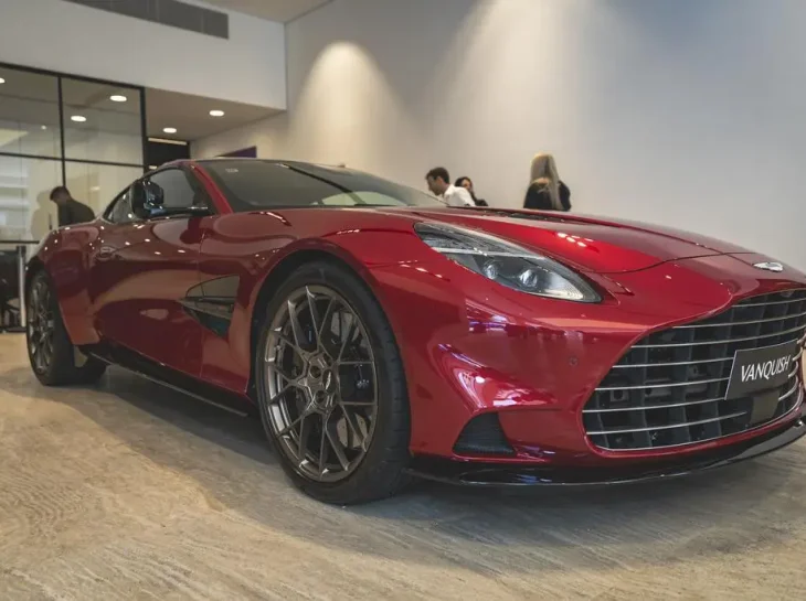 Novo Aston Martin Vanquish chega ao Brasil