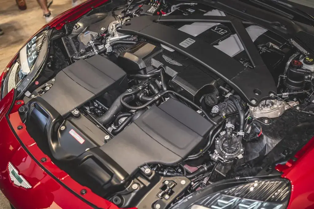 Aston Martin Vanquish 2025