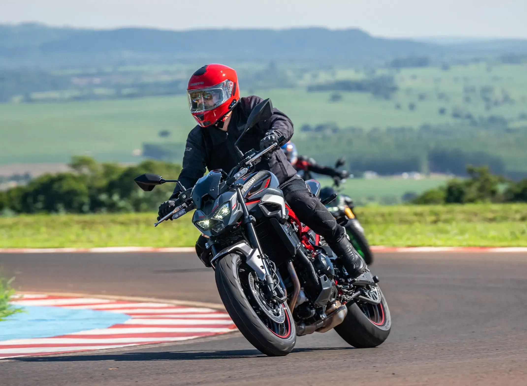 Kawasaki Z9000 2025 (1)