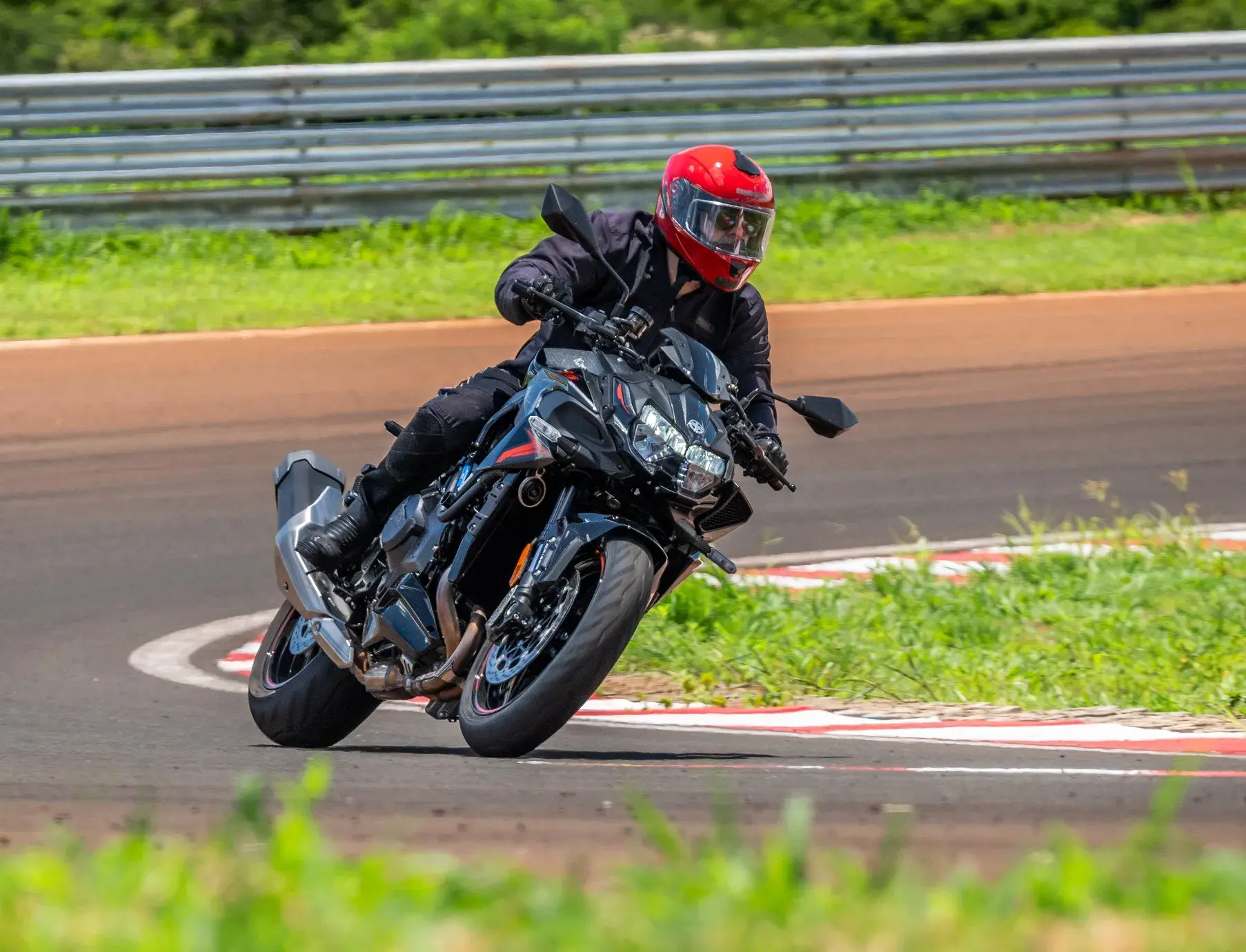 Kawasaki Z H2 2025 Movimento (8)