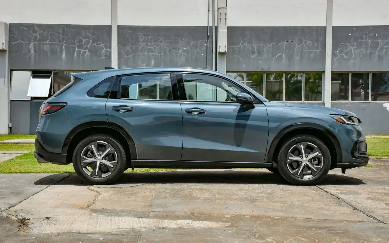  A distância entre os eixos de 2,65 metros é superior à do HR-V e a mesma do WR-V