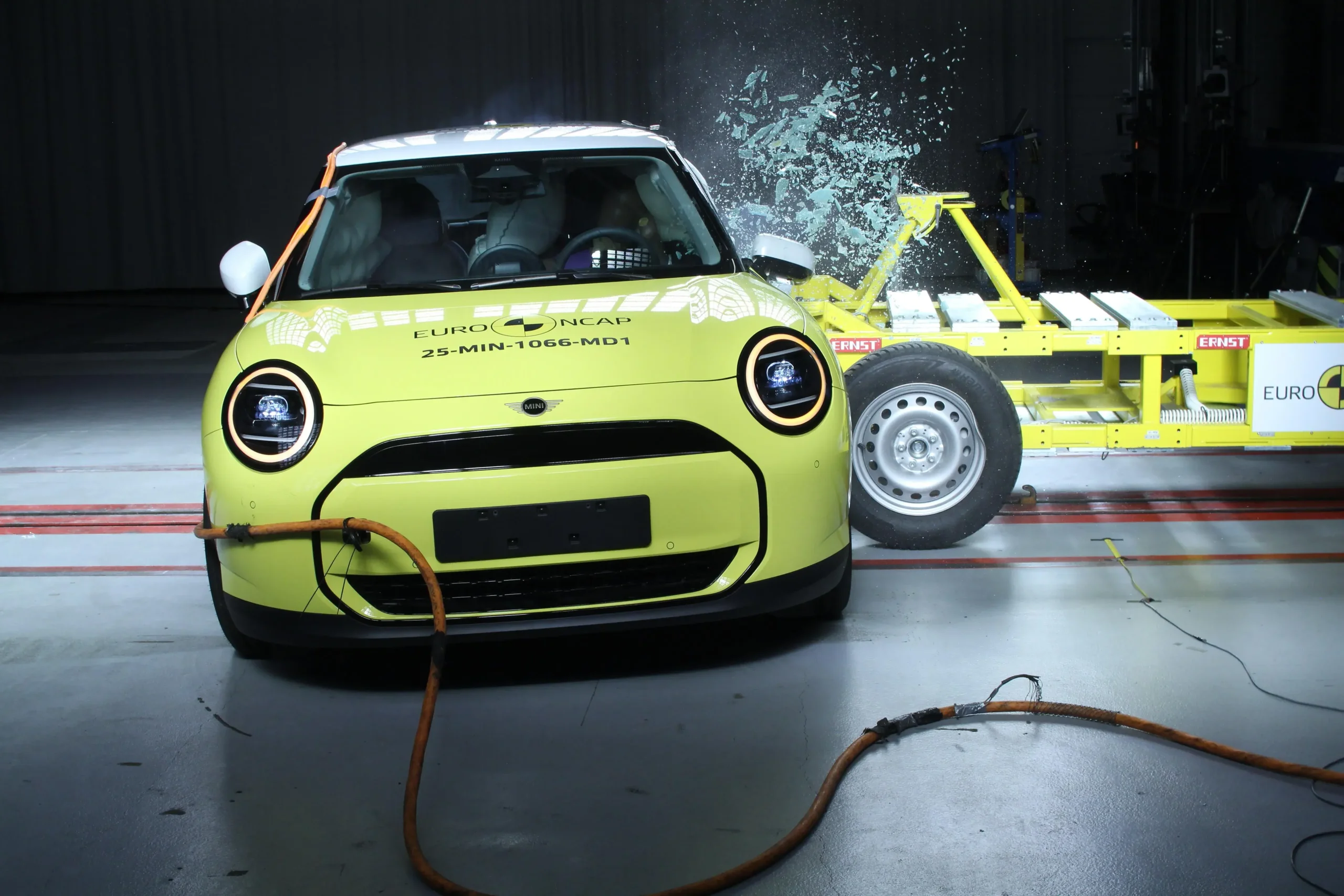 Mini Cooper Eletrico Euroncap 1