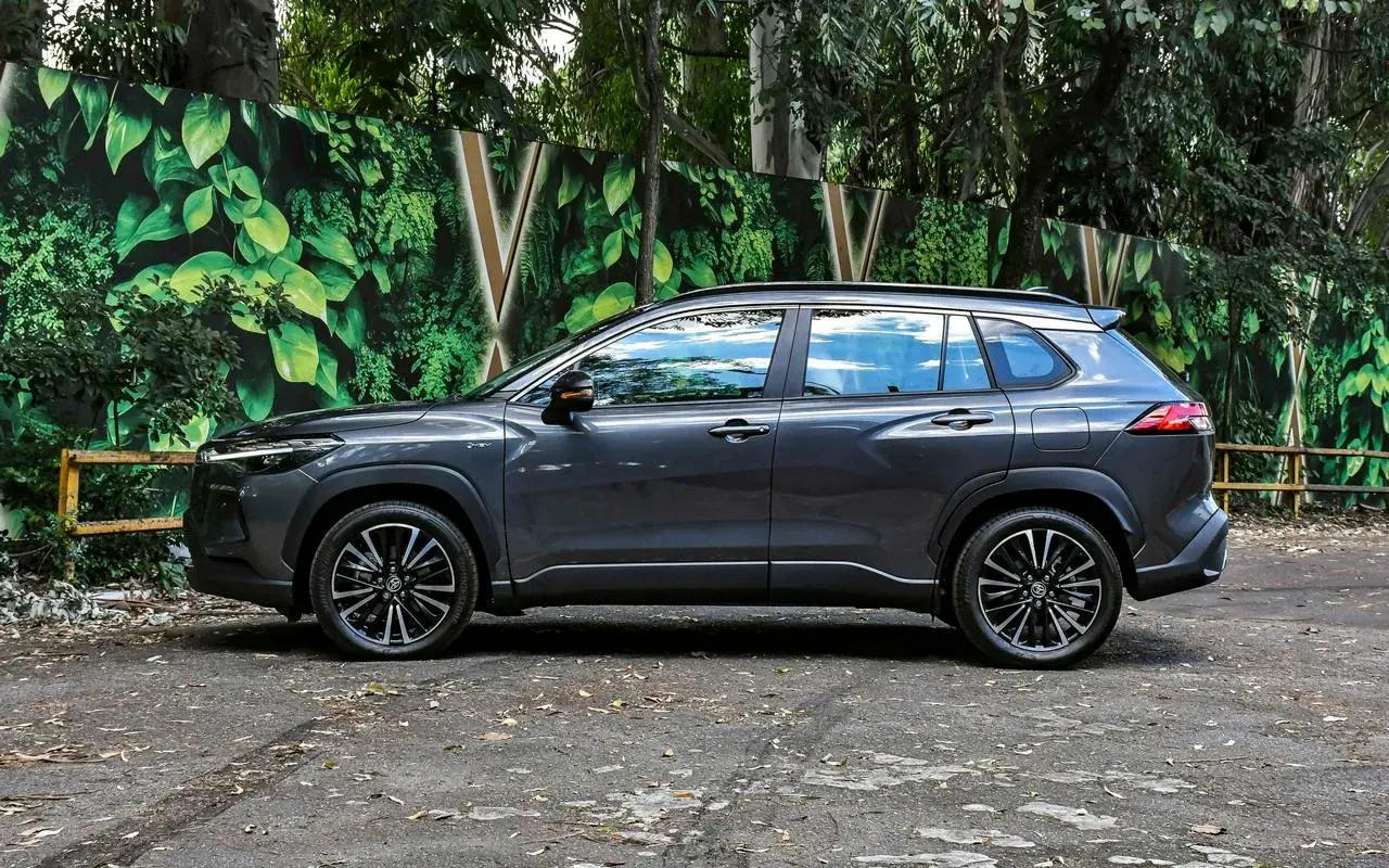 Toyota Corolla Cross segue ritmo de queda em novembro