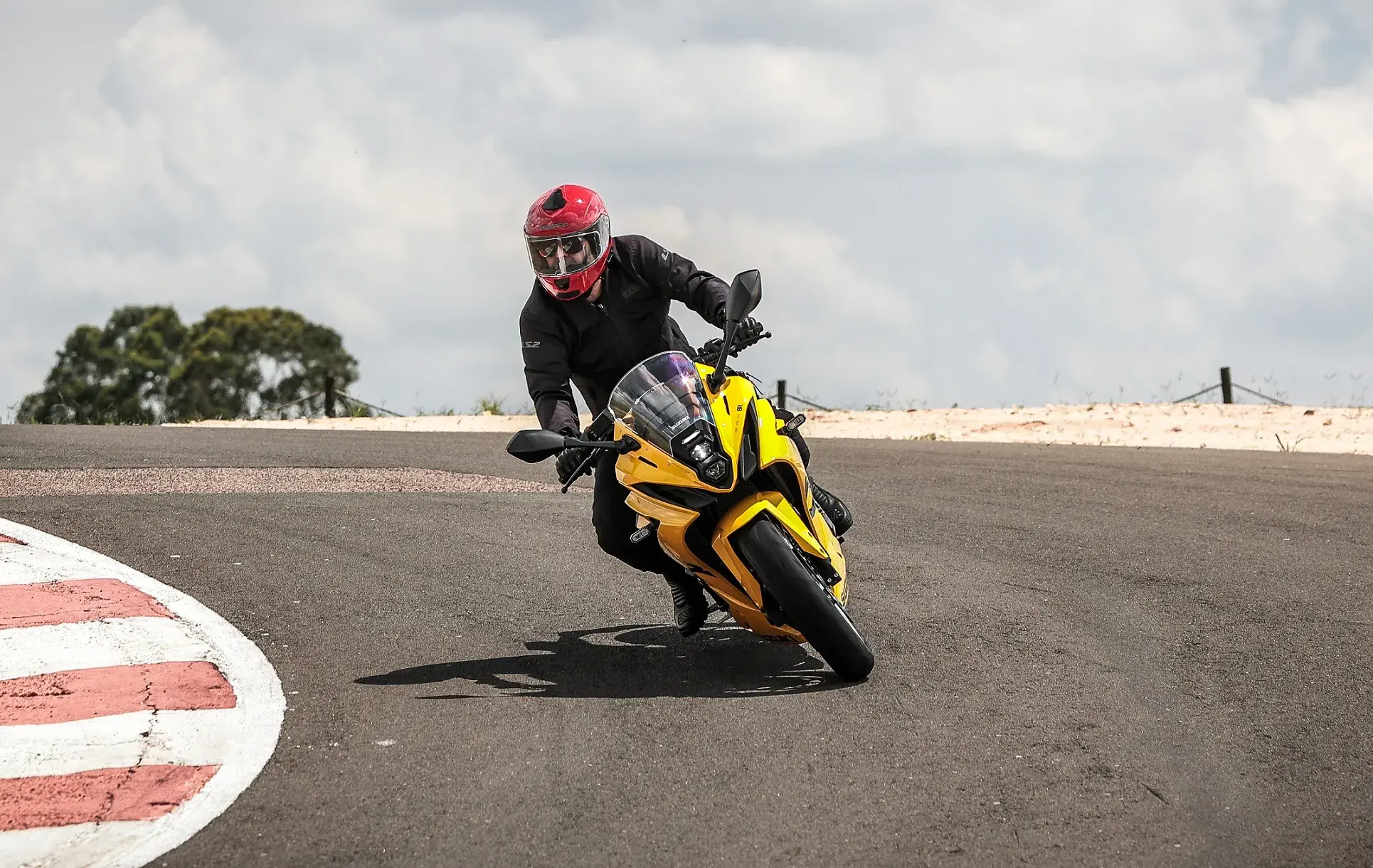 Suzuki Gsx 8r Movimento Mario Villaescusa (5)