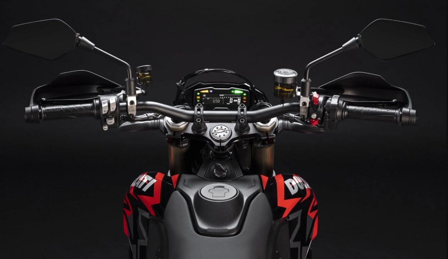 Ducati Hypermotard 698 2